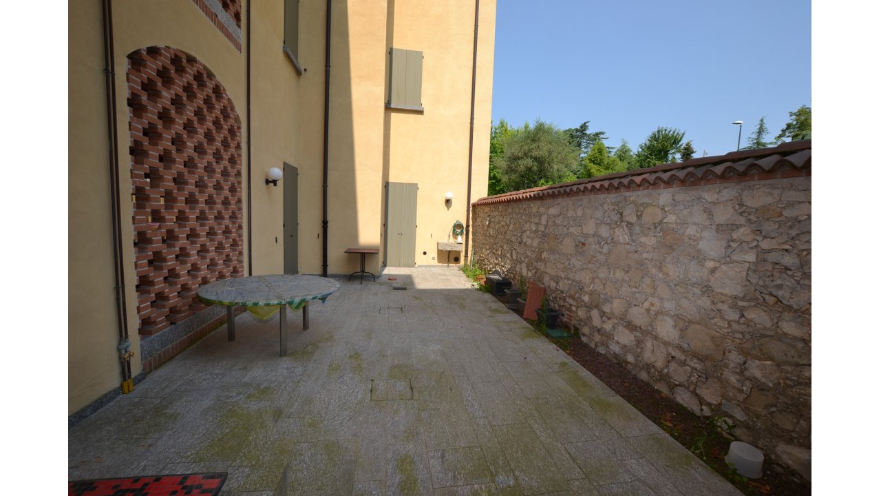 APPARTAMENTO IN VILLA