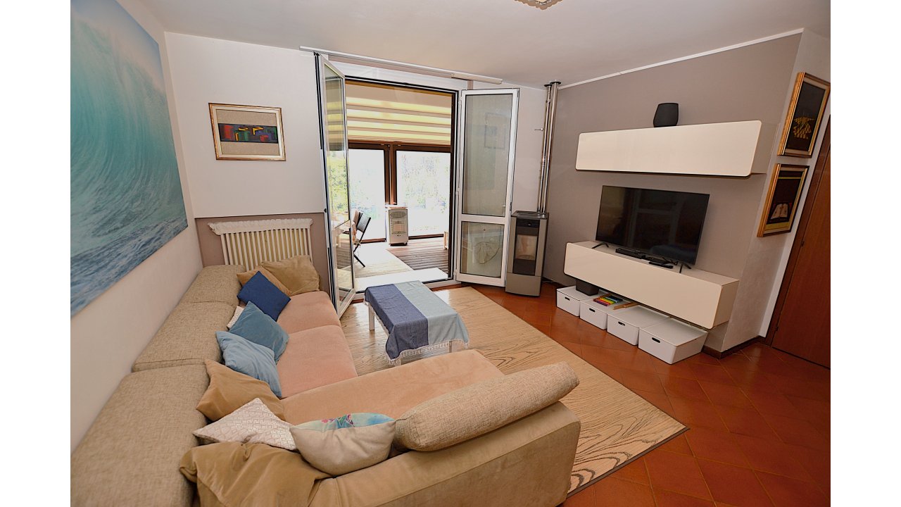 VILLA A SCHIERA