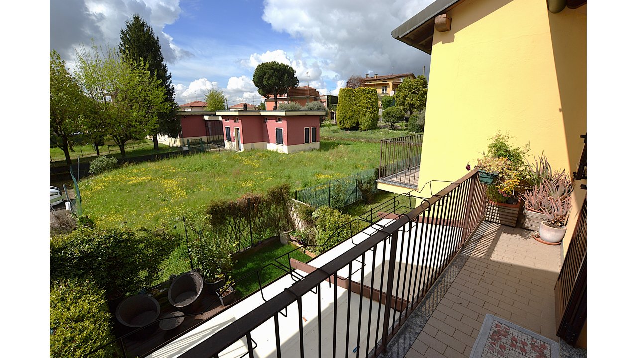 VILLA A SCHIERA