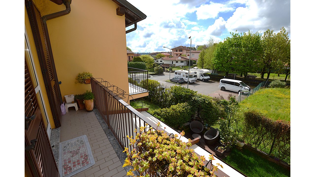 VILLA A SCHIERA