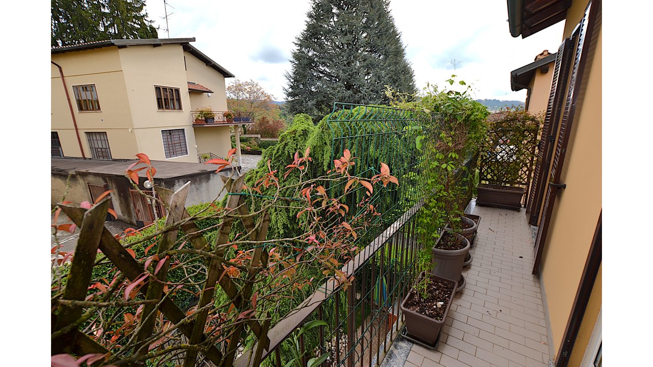 VILLA A SCHIERA
