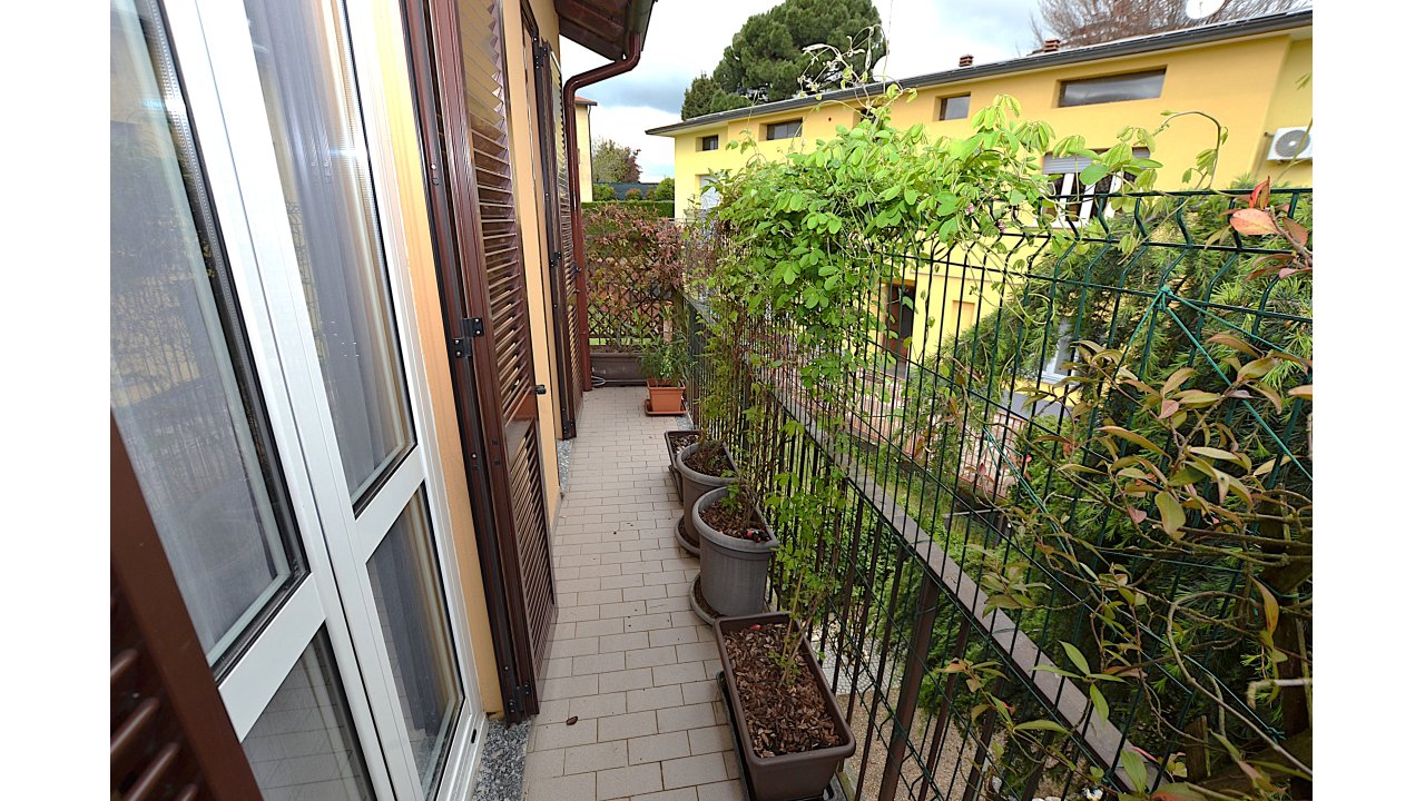 VILLA A SCHIERA