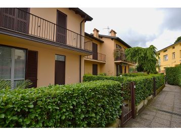 VILLA A SCHIERA