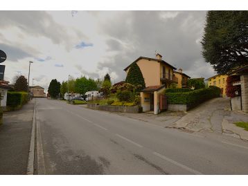 VILLA A SCHIERA