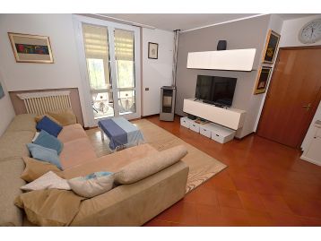 VILLA A SCHIERA