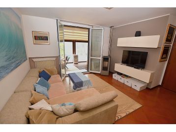 VILLA A SCHIERA