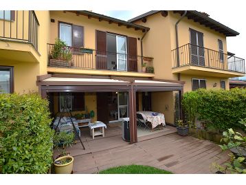 VILLA A SCHIERA