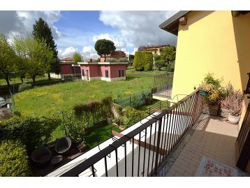 VILLA A SCHIERA