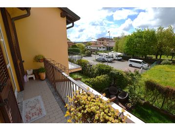 VILLA A SCHIERA