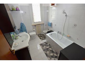 VILLA A SCHIERA