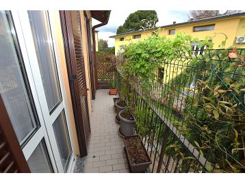 VILLA A SCHIERA