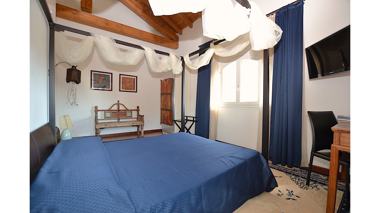 VILLA SINGOLA