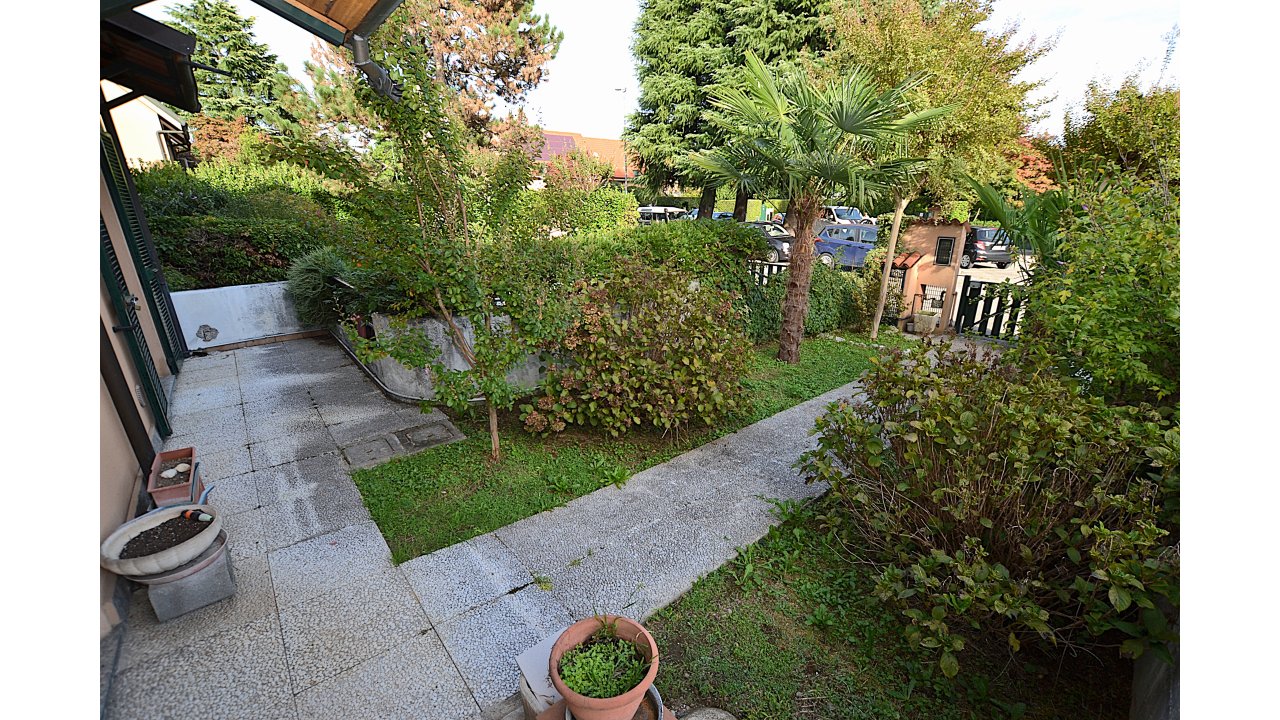 VILLA A SCHIERA