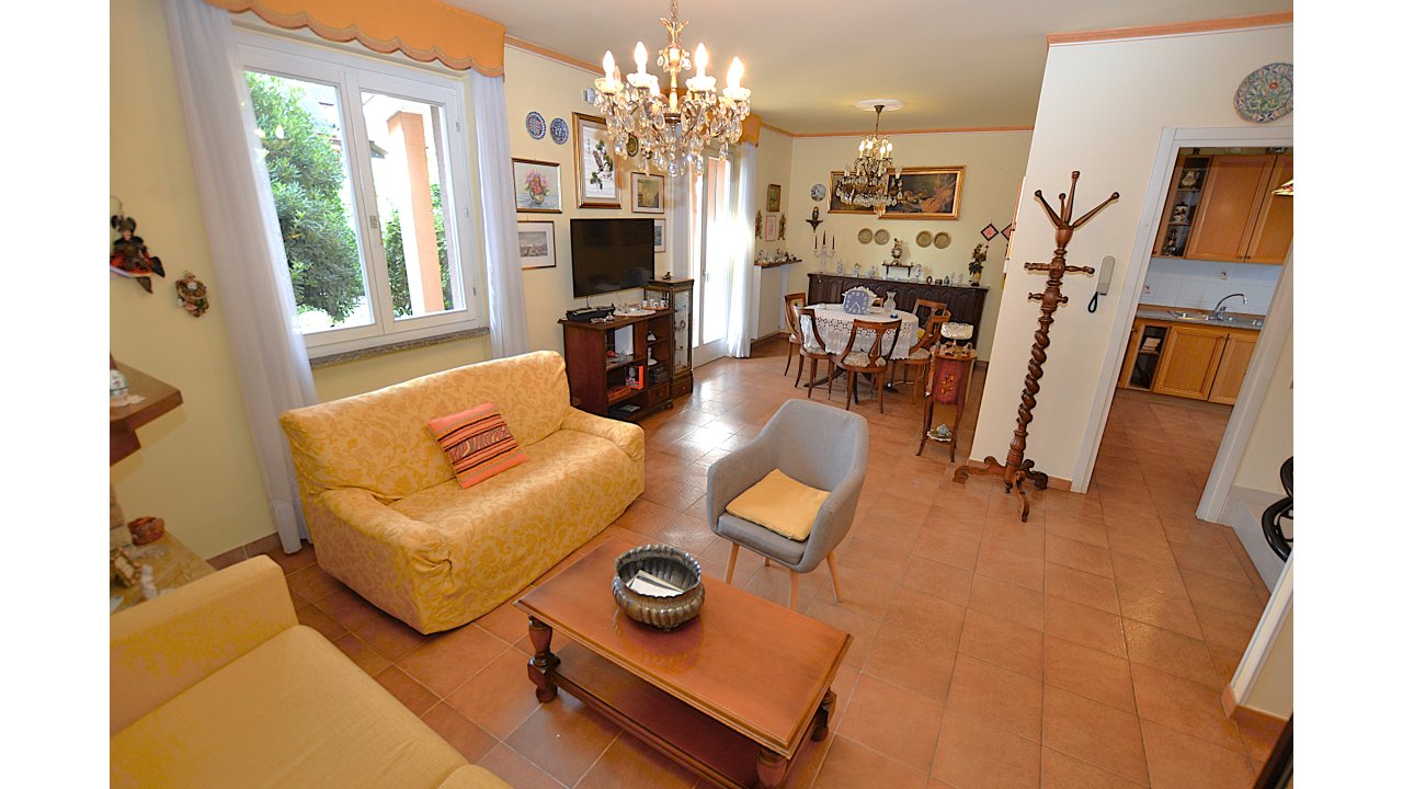 VILLA A SCHIERA