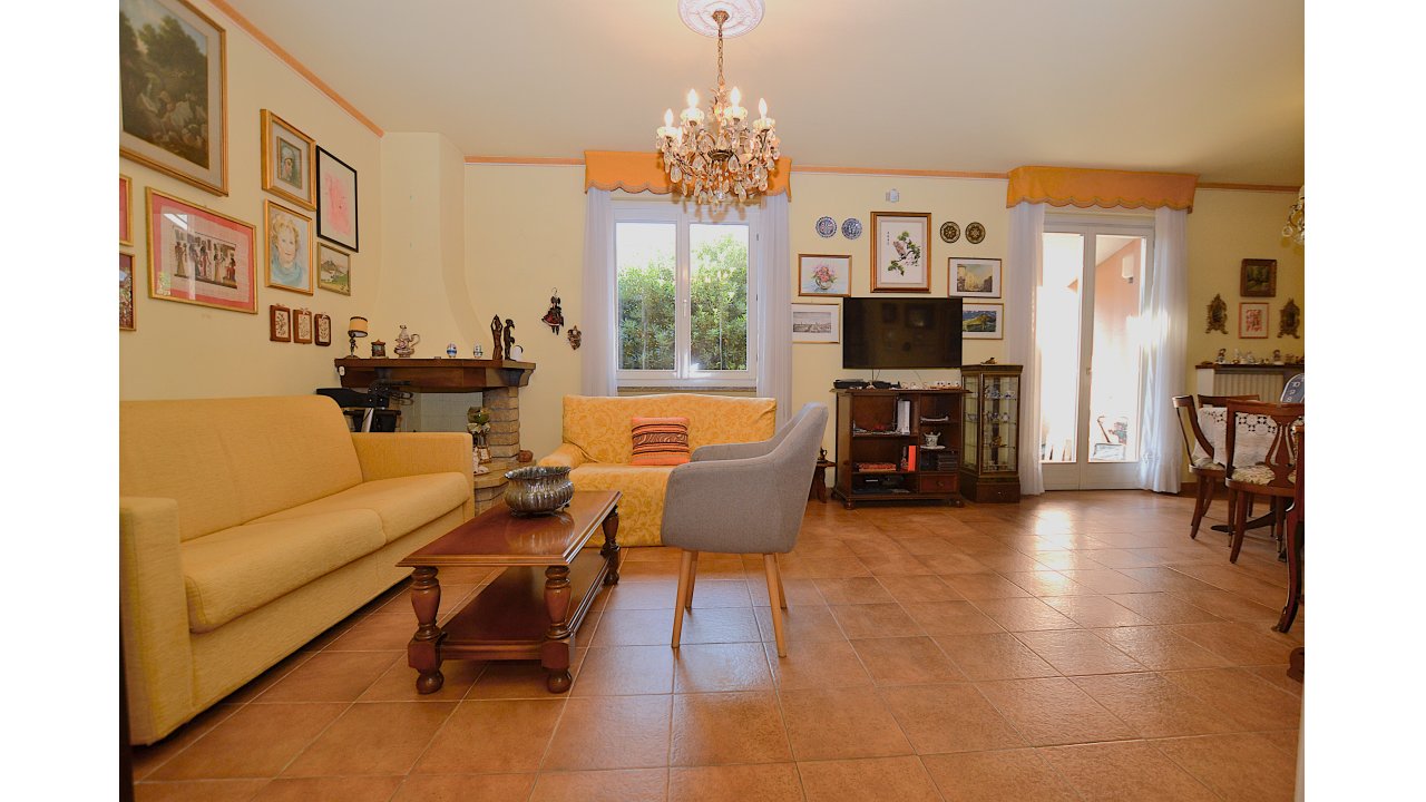 VILLA A SCHIERA