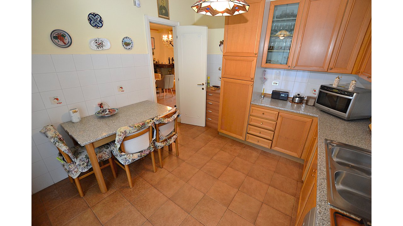 VILLA A SCHIERA