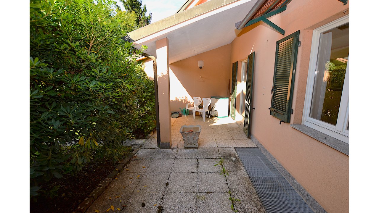 VILLA A SCHIERA