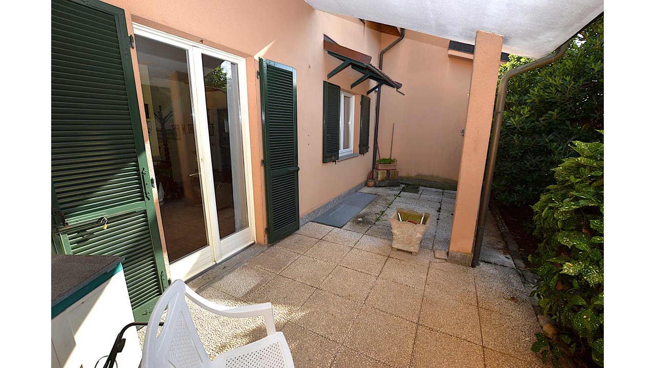 VILLA A SCHIERA