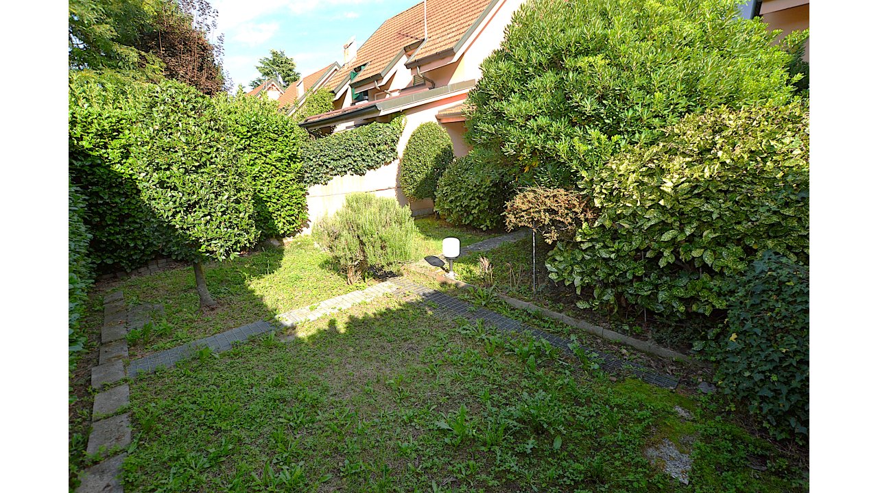 VILLA A SCHIERA