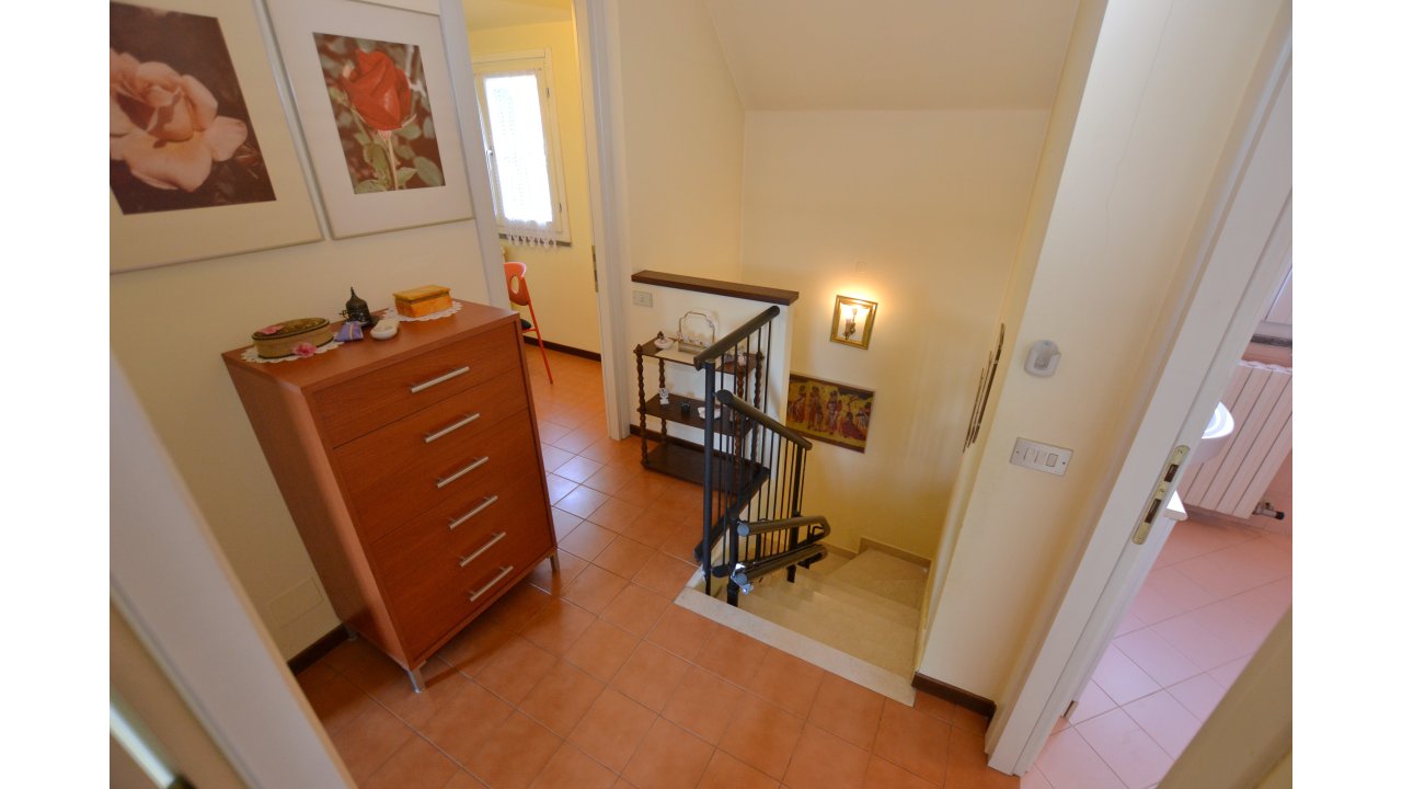 VILLA A SCHIERA