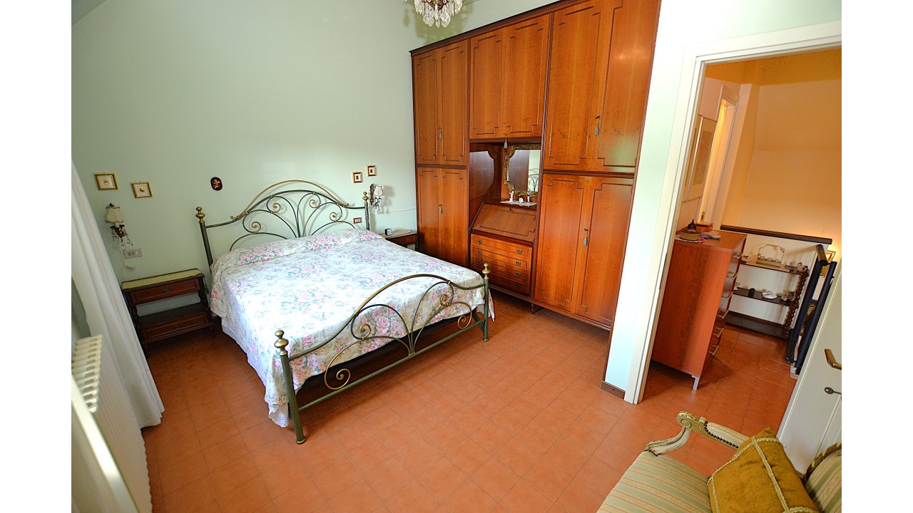 VILLA A SCHIERA