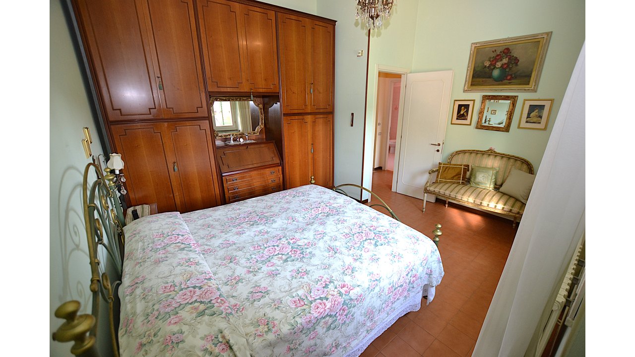 VILLA A SCHIERA