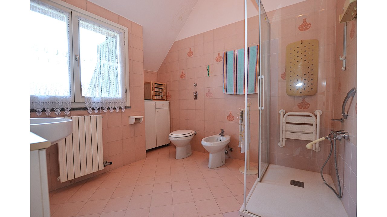 VILLA A SCHIERA