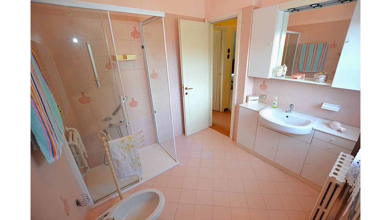 VILLA A SCHIERA
