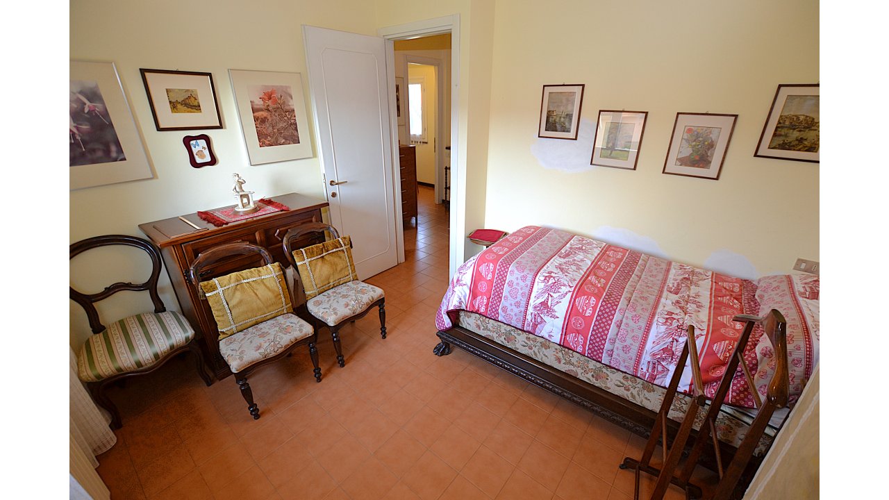 VILLA A SCHIERA