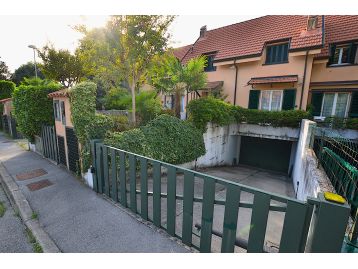 VILLA A SCHIERA