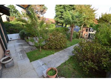 VILLA A SCHIERA