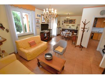 VILLA A SCHIERA