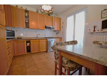 VILLA A SCHIERA