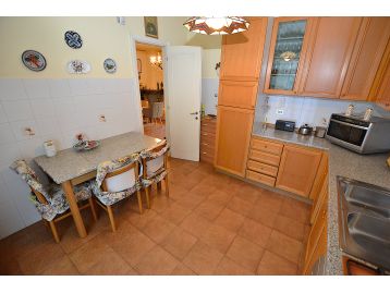 VILLA A SCHIERA