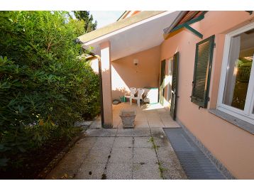 VILLA A SCHIERA