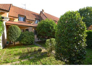 VILLA A SCHIERA