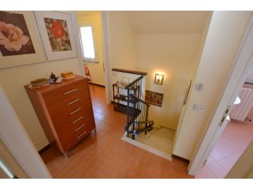VILLA A SCHIERA