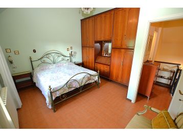 VILLA A SCHIERA