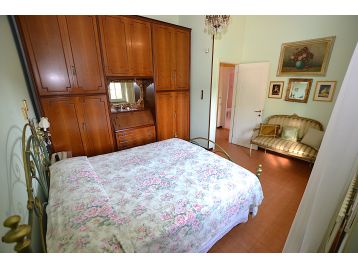 VILLA A SCHIERA