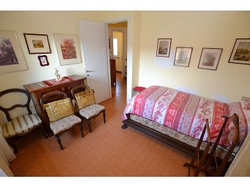 VILLA A SCHIERA