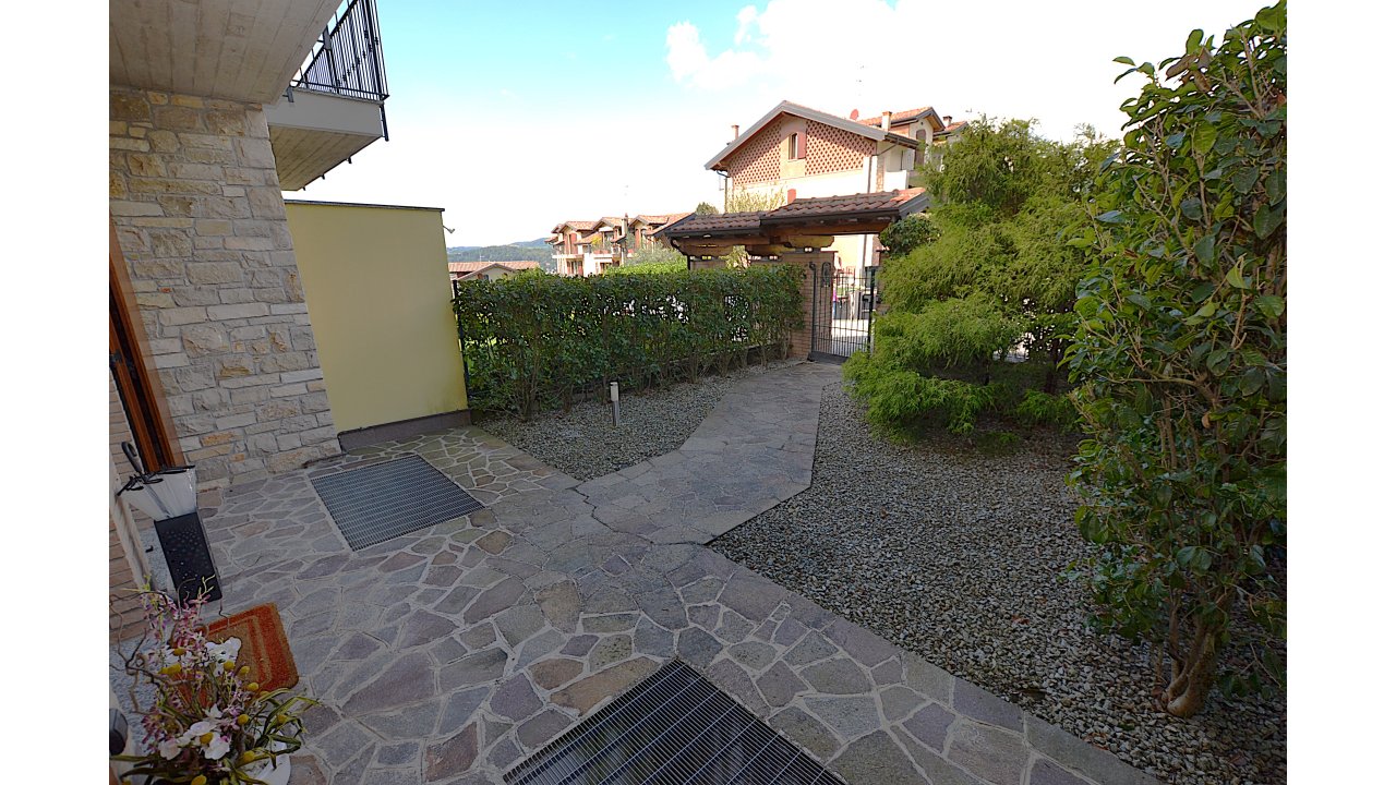 VILLA A SCHIERA