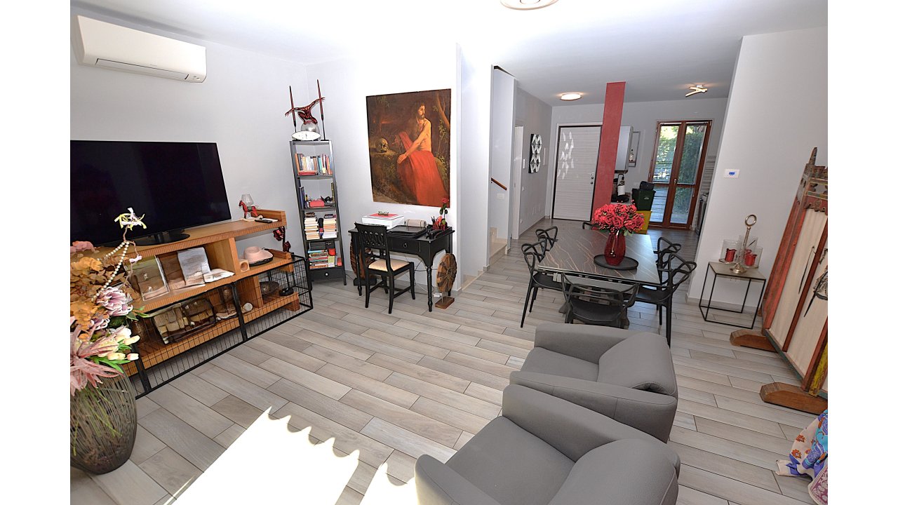 VILLA A SCHIERA