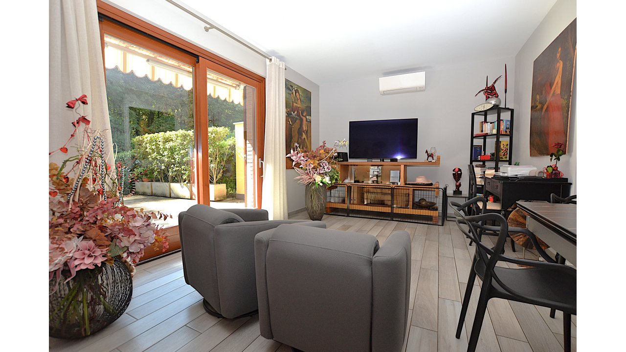 VILLA A SCHIERA