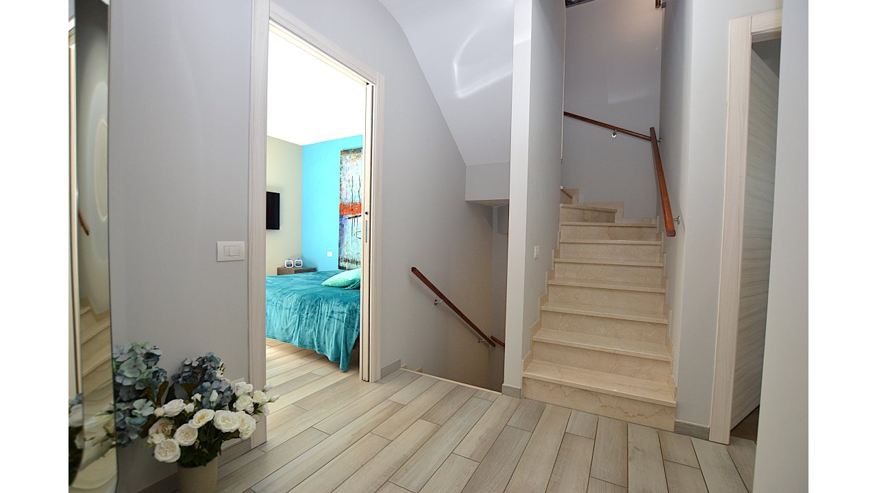 VILLA A SCHIERA