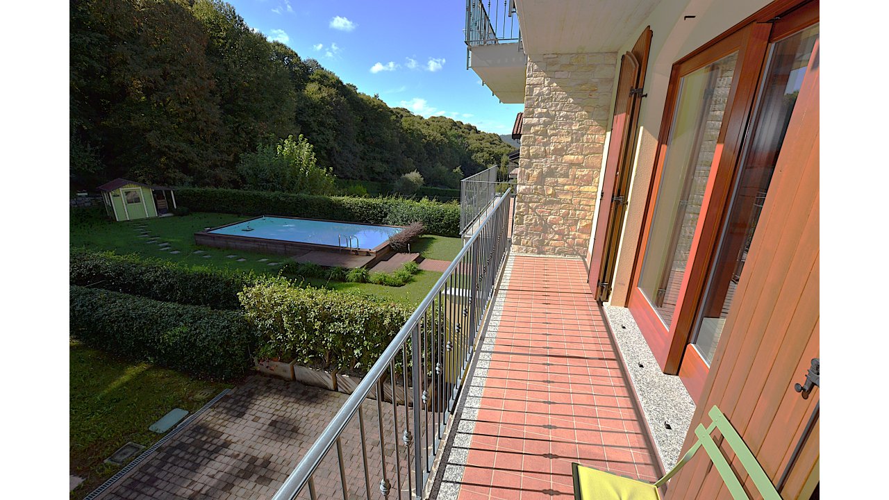 VILLA A SCHIERA