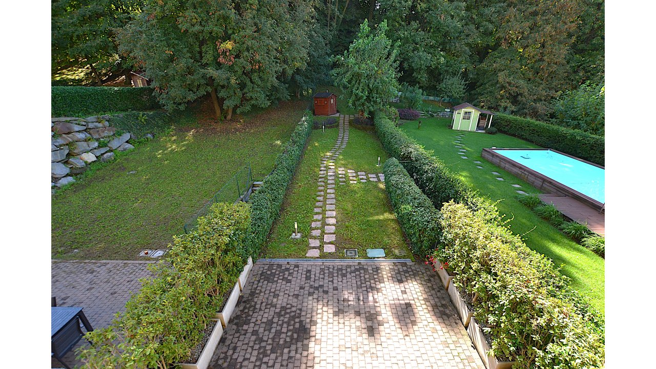 VILLA A SCHIERA