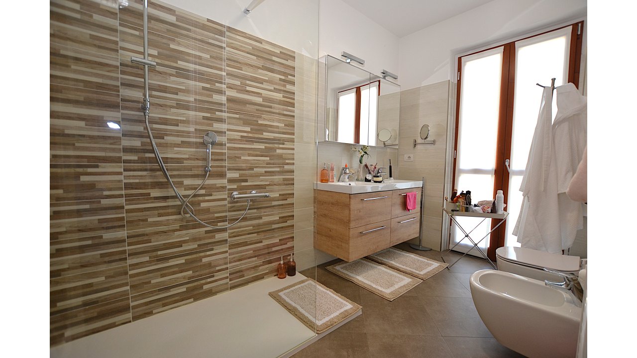 VILLA A SCHIERA