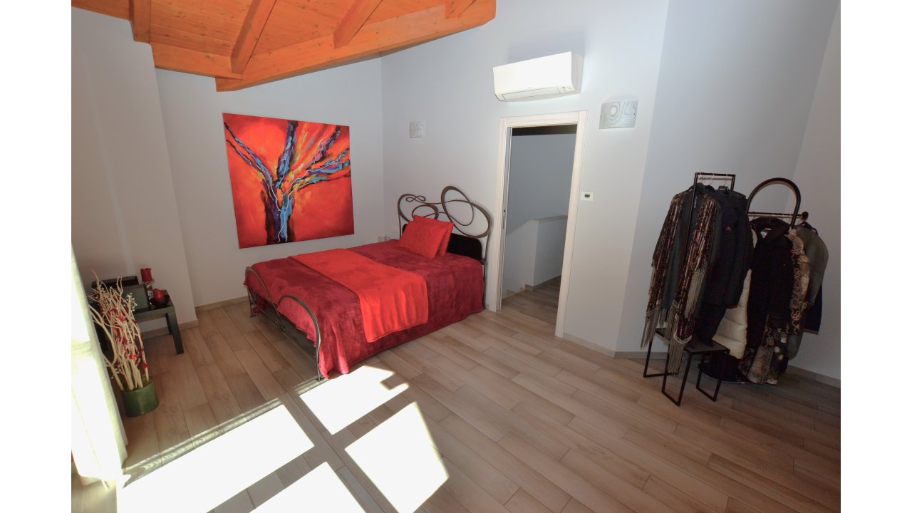 VILLA A SCHIERA
