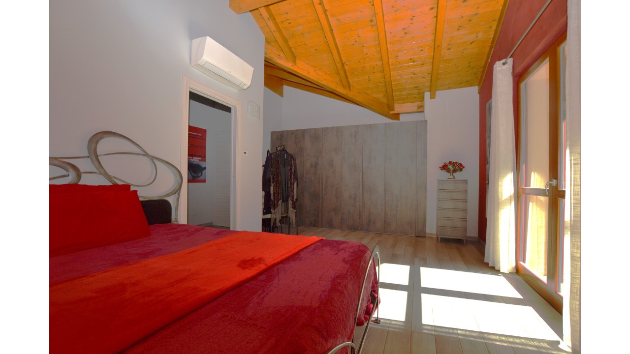 VILLA A SCHIERA