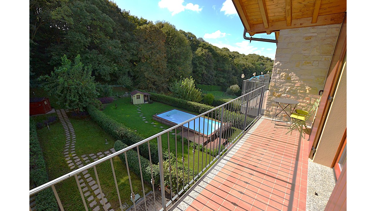 VILLA A SCHIERA
